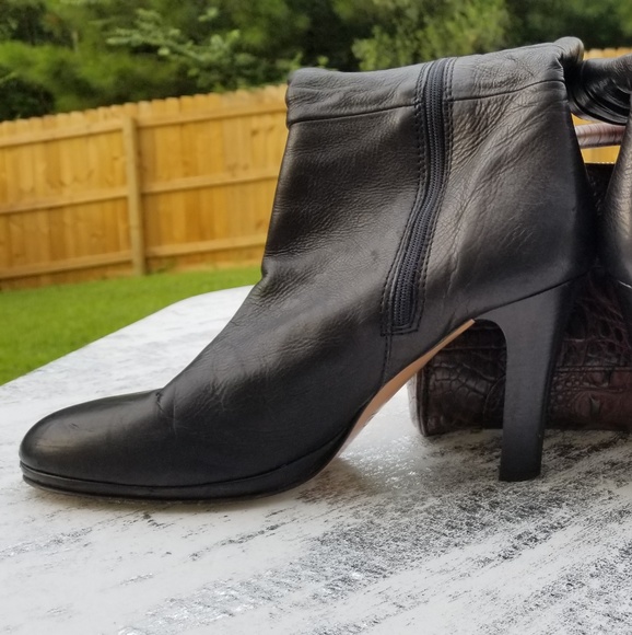 Coach Leather Boots with gold clasp - Picture 3 of 7